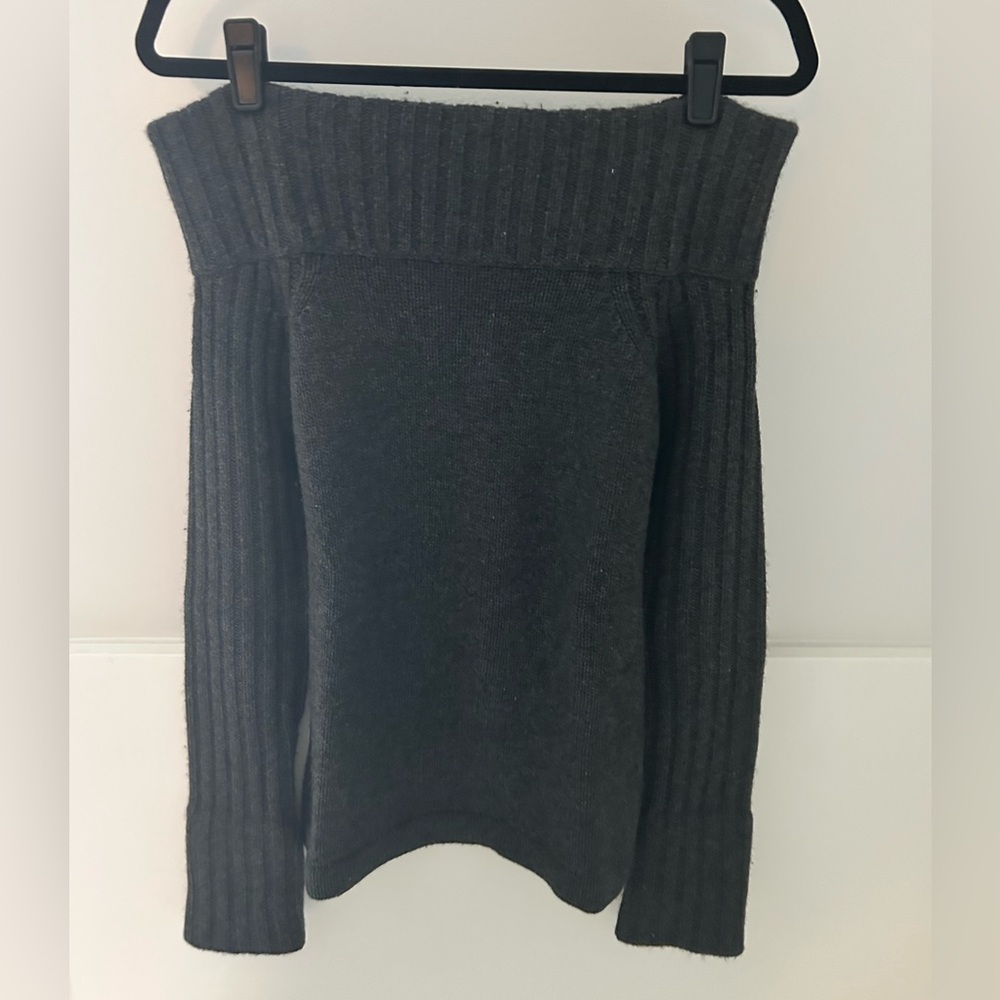 HOLT RENFREW Cashmere and Gray Sweater